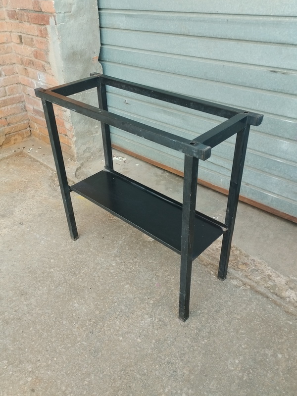 pie estante soporte pecera metal negro 78x81_7x31_5 1u